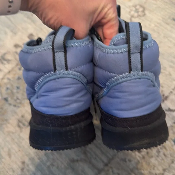 Women’s blue/purple snow boots size US 8. Worn once. Perfect condition. - Picture 2 of 4